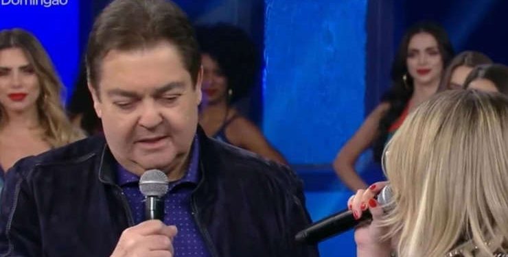 Faustão de volta a Globo: apresentador homenageia Marília Mendonça