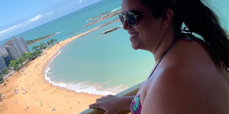 Noiva é abandonada, descobre traição e faz ‘bolo do divórcio’