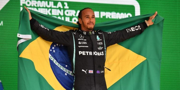 F-1: Hamilton larga em 10º, vence GP de São Paulo e diminui vantagem da Red Bull