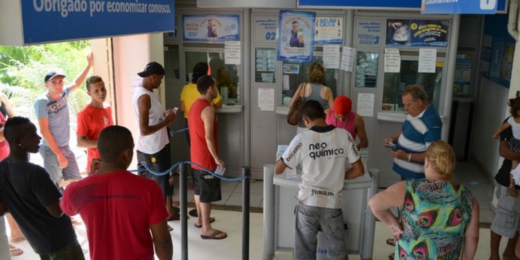 Prioridade em filas a idosos, gestantes e pessoas com deficiência em qualquer guichê de atendimento é aprovada no CE