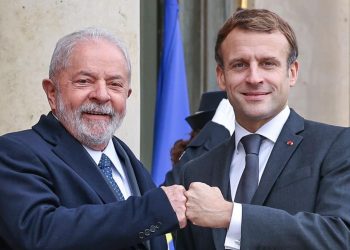 Lula e Emmanuel Macron em Paris (Foto: Ricardo Stuckert)