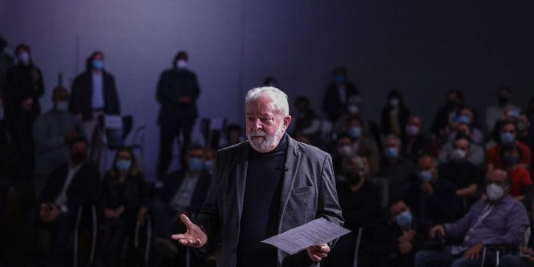 Lula diz que vai decidir sobre candidatura no início de 2022