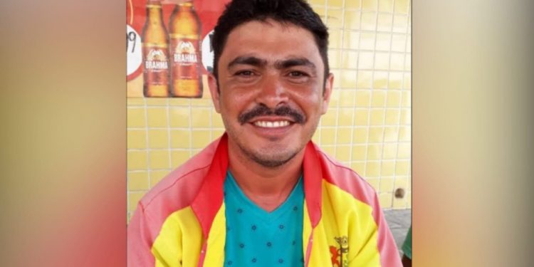 Placa de metal se solta de ‘trenzinho da alegria’ estacionado e mata mototaxista, em Juazeiro do Norte