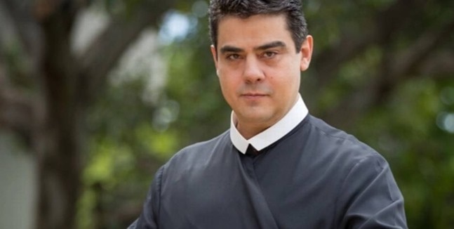 Suspeito de desviar R$ 100 milhões, padre Robson é alvo de pedido de prisão da PF ao STJ