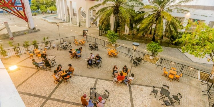 Passaporte vacinal será obrigatório para clientes e funcionários entrarem em restaurante e eventos, no Ceará