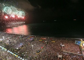 Camilo Santana demonstrou preocupação com o novo avanço da Covid pelo mundo e a realização de grandes aglomerações no Réveillon e Carnaval (Foto: Natinho Rodrigues)