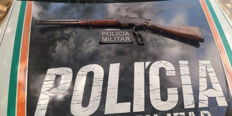 Rifle calibre 44 municiado é apreendido pela Polícia Militar em Barbalha