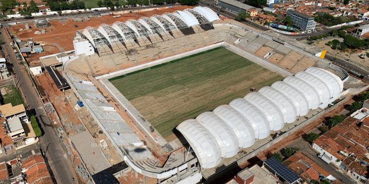 Com gramado instalado, Arena Romeirão chega aos 90% de execução