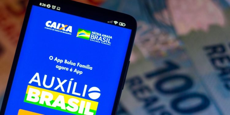 Auxílio Brasil paga parcela de R$ 400 para novo grupo; veja quem recebe