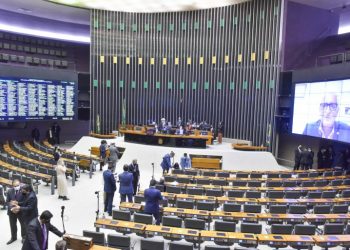 Deputados em sessão do Congresso Nacional (Foto:Zeca Ribeiro/Câmara dos Deputados)