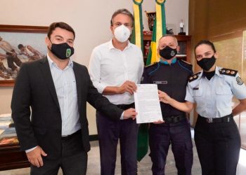 Camilo anuncia concurso da PMCE para profissionais da saúde