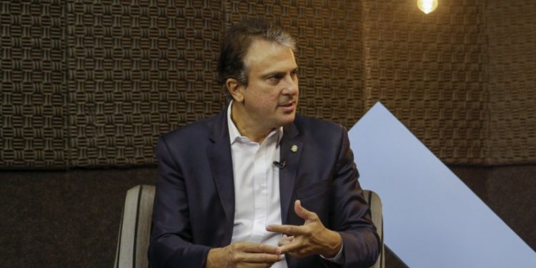 Ceará não exigirá receita médica para vacinar crianças contra a Covid-19, diz Camilo