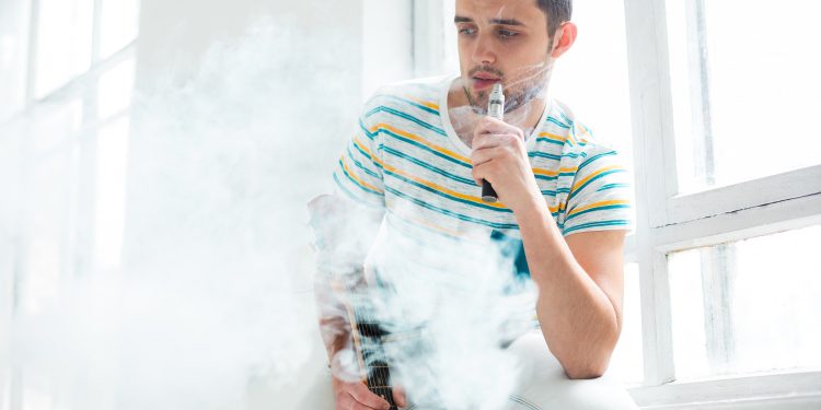 Cigarros eletrônicos podem causar disfunção erétil, aponta estudo