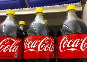 Qual é o significado da tampinha amarela nas garrafas de Coca-Cola?