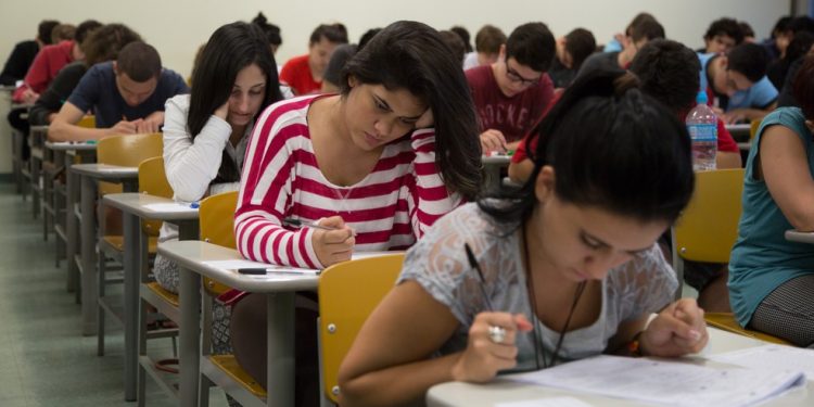 Concursos no Ceará reúnem mais de 900 vagas e têm salários de até R$ 12 mil