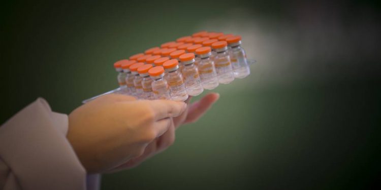 CoronaVac teve efetividade de 94,9% contra mortes por Covid-19, revela estudo