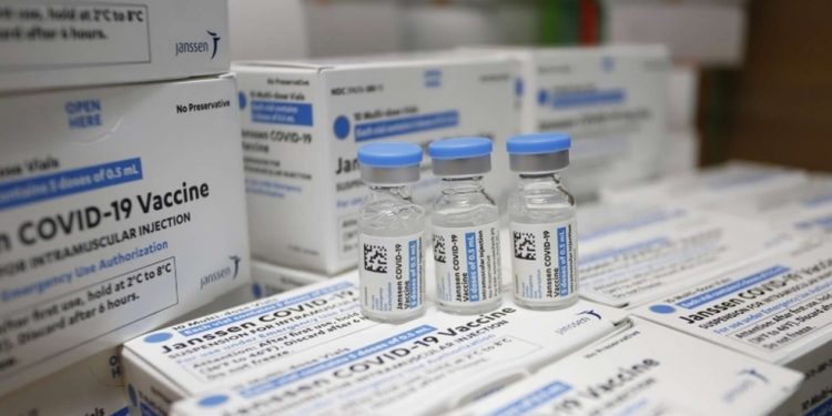 Vacinados com imunizante da Janssen recebem dose de reforço a partir de segunda-feira (13) no Ceará