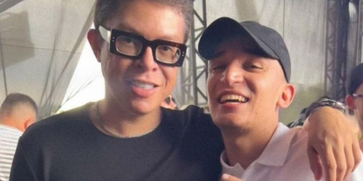 DJ Ivis é vaiado após subir em palco durante show de Tarcísio do Acordeon; vídeo