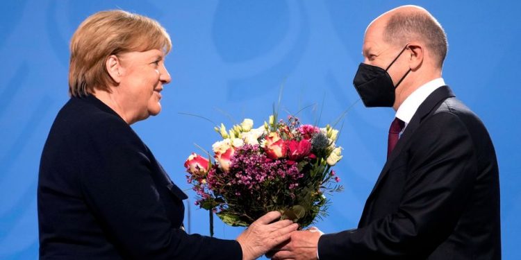 Olaf Scholz assume como novo chanceler da Alemanha