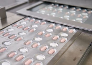 FDA autoriza uso emergencial de pílula da Pfizer contra a Covid-19