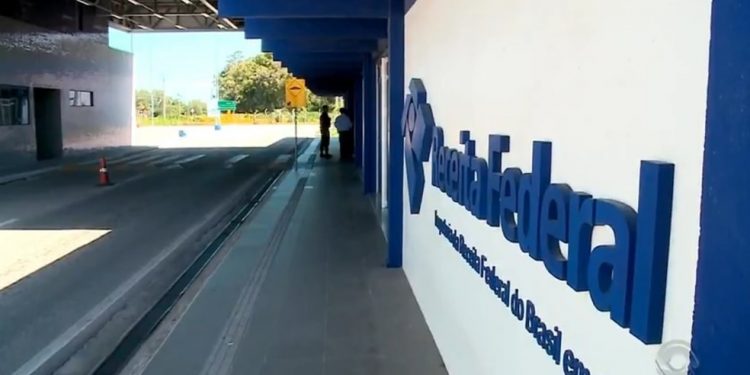 Auditores da Receita aprovam greve, entregas de cargos e cobram governo