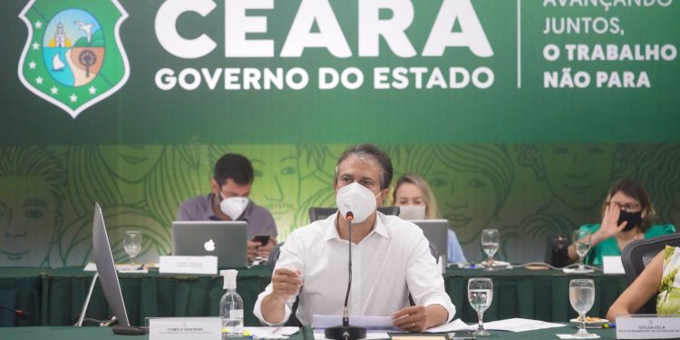 Em reunião com secretariado e equipes da gestão, Camilo Santana faz balanço do ano e projeta ações para 2022