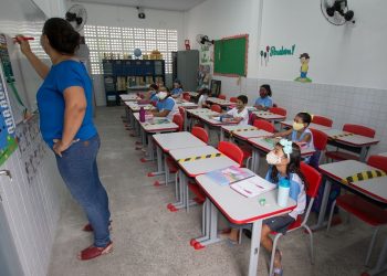 Prefeituras articulam abono a professores com restos do Fundeb, mas nova lei ameaça rateio