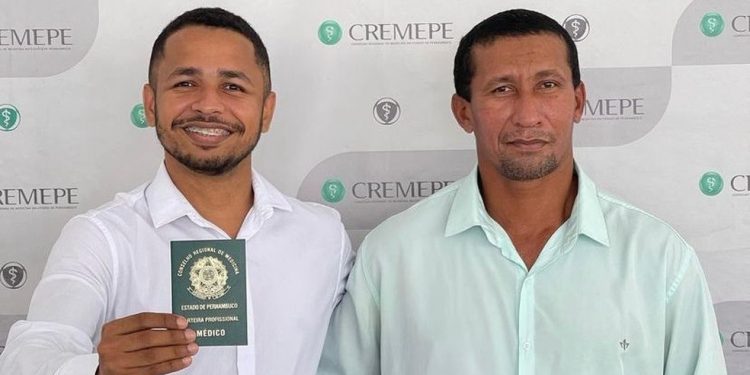 Formado em medicina, filho de cortador de cana diz o que vai fazer com o primeiro salário de médico