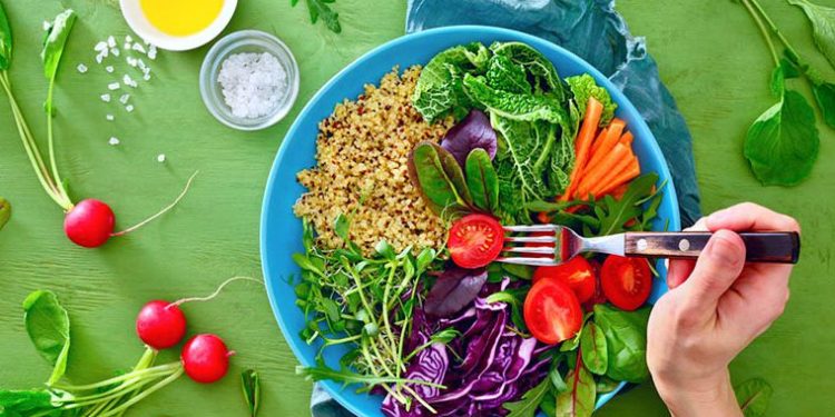 Conheça os 8 superalimentos para a terceira idade