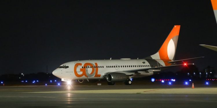 Avião que saiu de Juazeiro do Norte rumo a São Paulo faz pouso de emergência após motor falhar