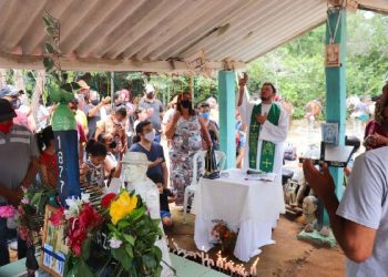 Romaria da Baixa Rasa reúne cerca de 1 mil fiéis na Chapada do Araripe