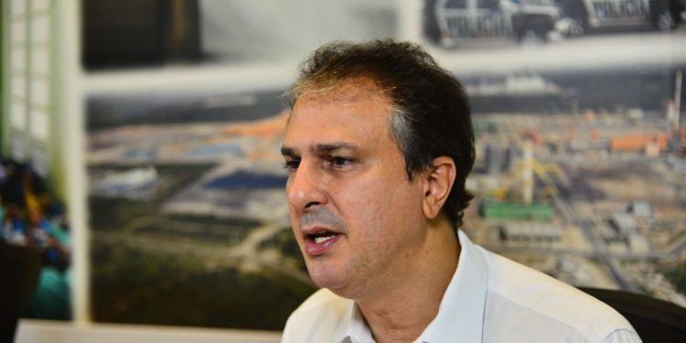 Camilo anuncia reajuste a agentes rurais e gratificação para assessores financeiros e secretários escolares