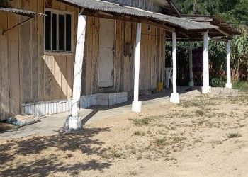 Residência onde vítima foi atacada com cerca de 20 facadas pelo ex-companheiro (Foto: Divulgação)