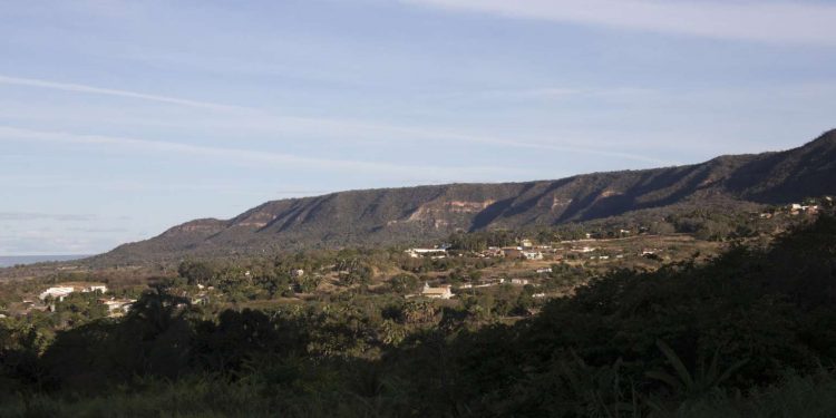 Camilo Santana sanciona decreto que regulamenta lei que beneficia a Chapada do Araripe
