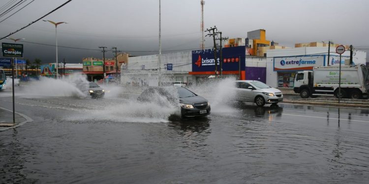 Mistura de fenômenos climáticos atuando sobre o Ceará pode favorecer a ocorrência de mais chuvas