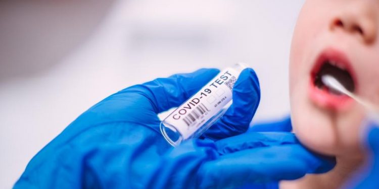 Covid: teste brasileiro feito com detergente promete ser eficiente e barato; entenda