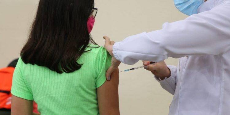 81% dos cearenses são a favor da vacinação contra a Covid-19 de crianças entre 5 e 11 anos, diz pesquisa