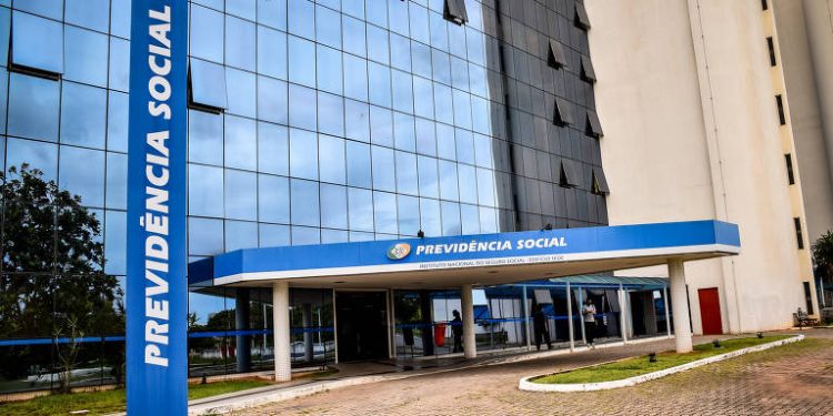 INSS suspende perícia de revisão do auxílio-doença após alta de casos de Covid-19