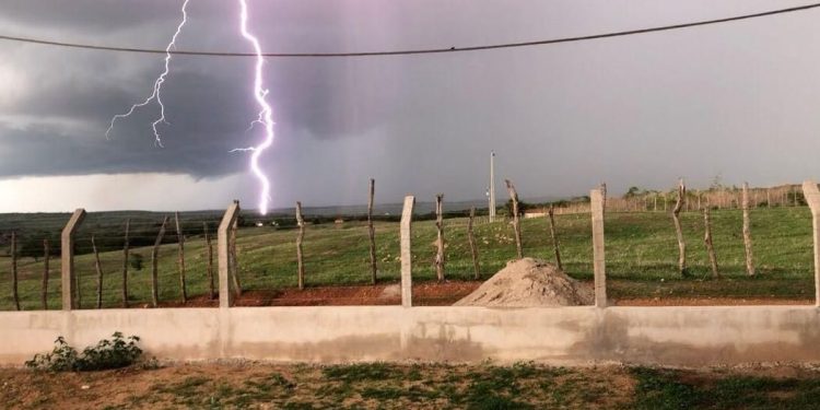 Ao menos 62 municípios do Ceará têm chuvas entre quarta e quinta-feira (13)