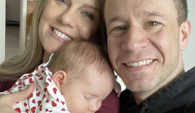 Tiago Leifert revela câncer da filha e faz alerta a pais sobre doença rara