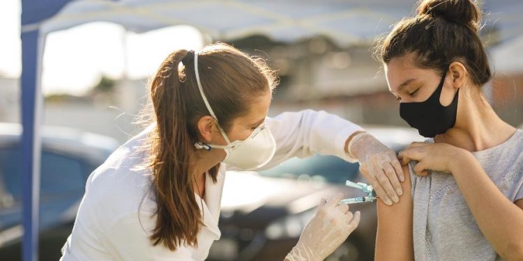 Quem teve ou está com gripe pode se vacinar contra a Covid-19?