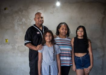 Luz mais cara já força 22% dos brasileiros a atrasar a conta para comprar comida