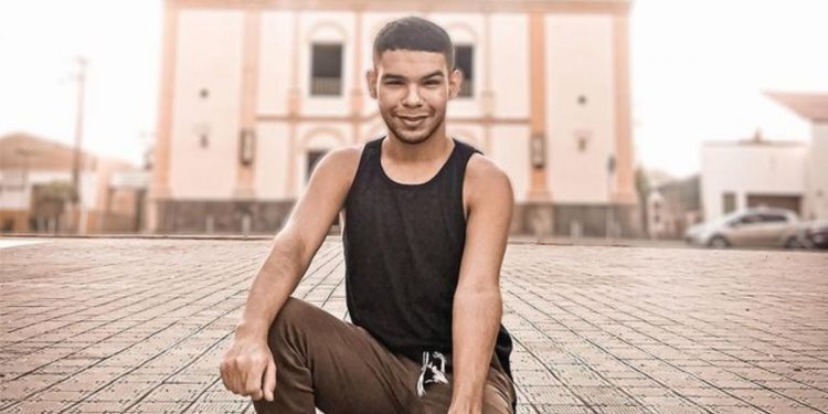 Vinícius alcança 1,5 milhão de seguidores e web comenta: “nova Juliette”