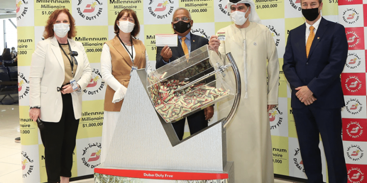 Brasileiro ganha R$ 5,27 milhões em sorteio de free shop em Dubai