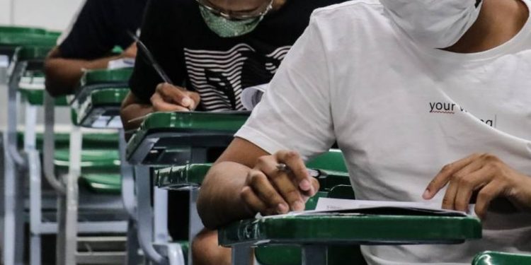 Veja os concursos públicos com vagas abertas no Ceará