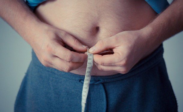 5 dietas populares controversas entre especialistas