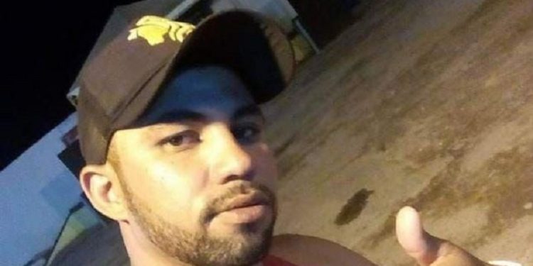 Dupla em carro mata homem de 32 anos a tiros em Missão Velha