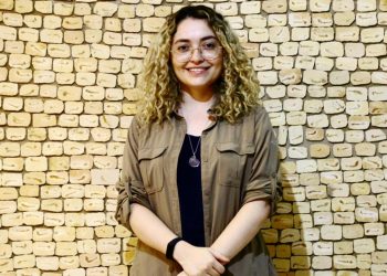 Flaviana Lima, nascida na Região do Cariri, trabalha com Paleontologia desde 2008 (Foto: Arquivo pessoal)