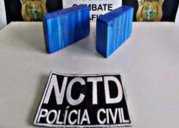 Polícia encontra 2kg de cocaína escondido em bolsa de passageira grávida em ônibus interestadual na rodoviária do Crato, no Ceará (Foto: SSPDS/Divulgação)