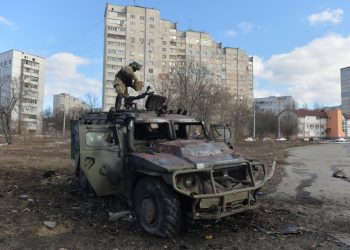 Forças russas em ataque à Ucrânia (Foto: Sergey Bobok/AFP)